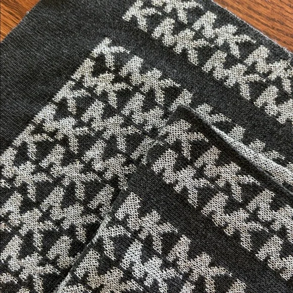 Michael Kors Monogram Black and silver Scarf - Picture 3 of 8